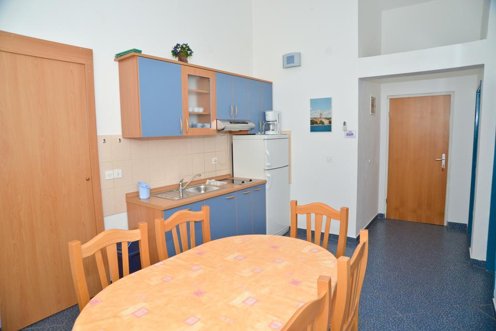 Apartments Lonic Kukljica Εξωτερικό φωτογραφία