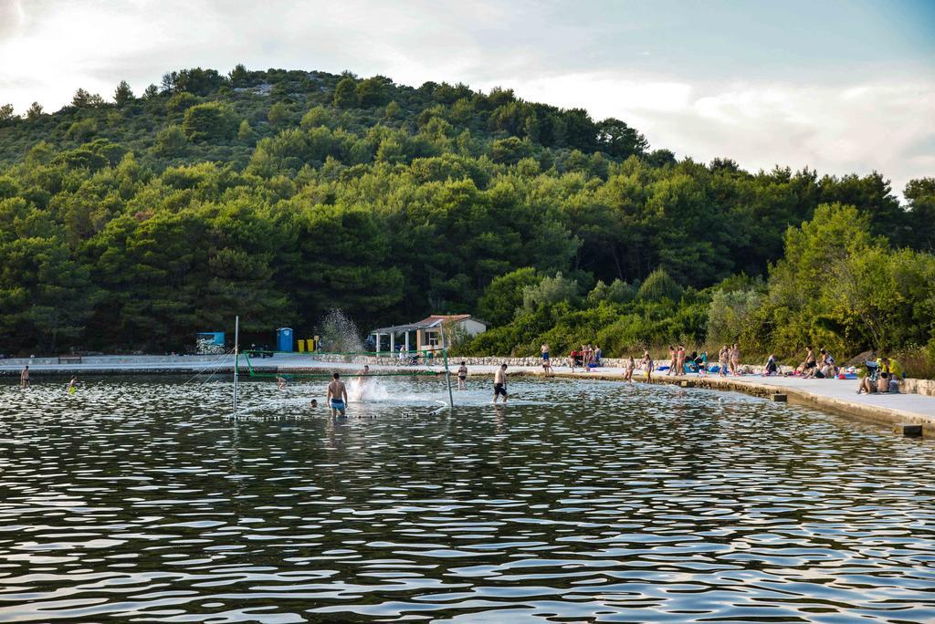 Apartments Lonic Kukljica Εξωτερικό φωτογραφία