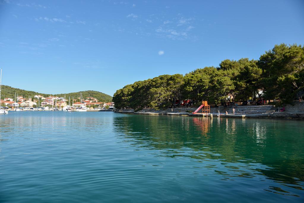 Apartments Lonic Kukljica Εξωτερικό φωτογραφία